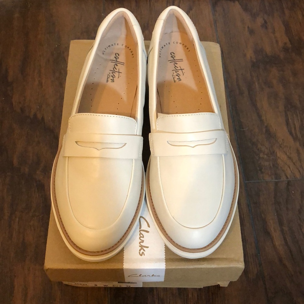 Clarks Women’s White Leather Penny Loafer